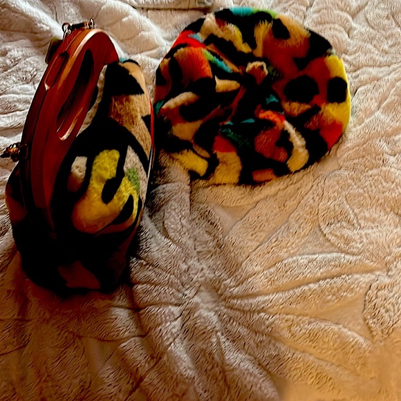 Matching beret style hat and purse,was a gift 🎁 just never wore it ! - Picture 1 of 1